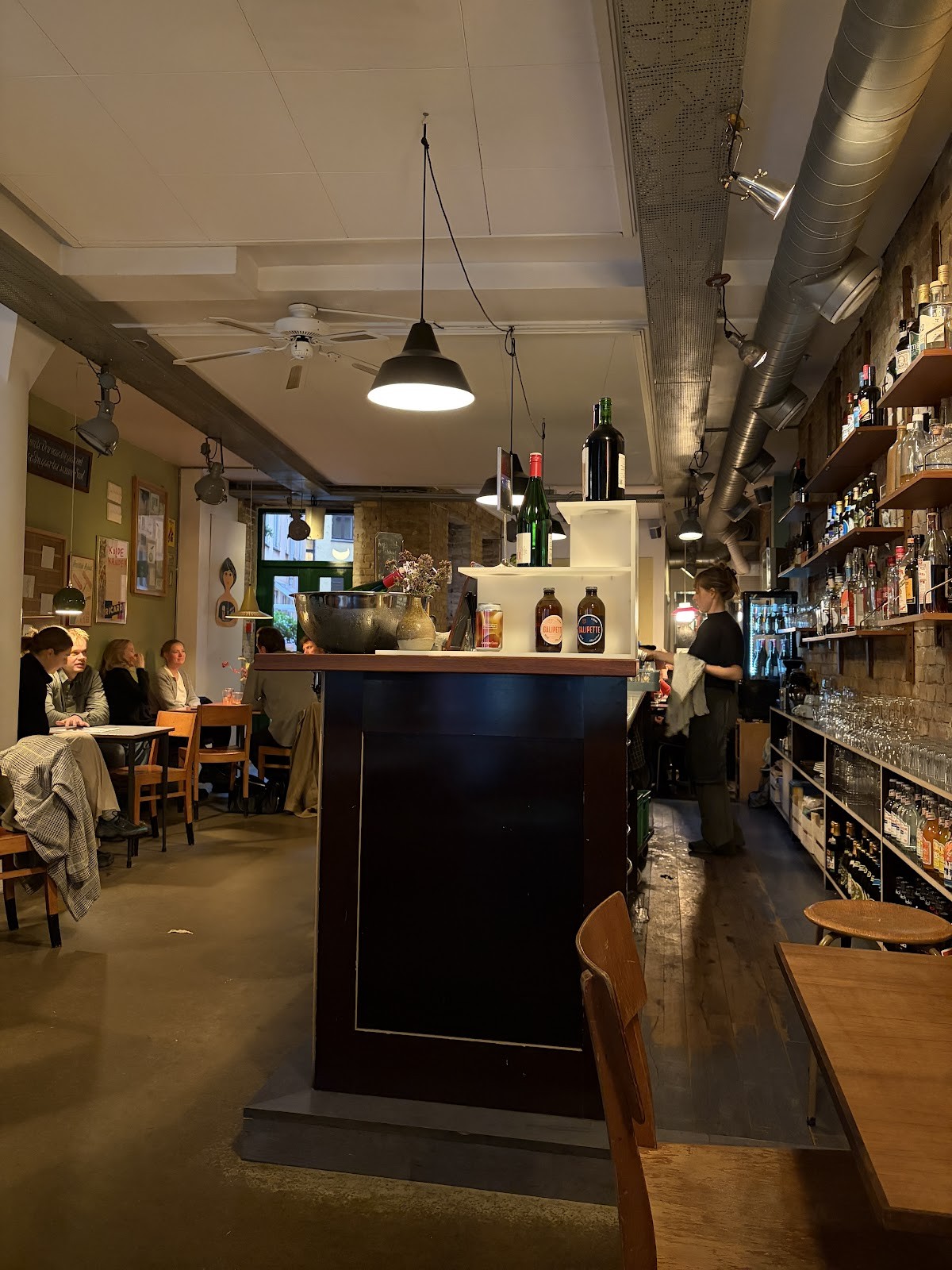 Din Nye Ven: the place