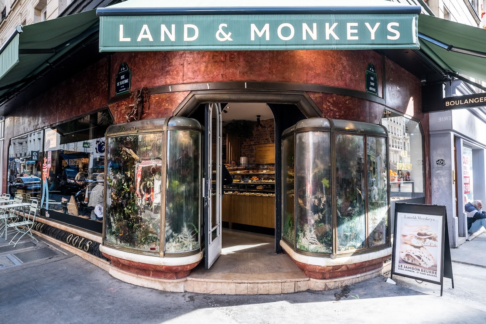 Land & Monkeys: the place