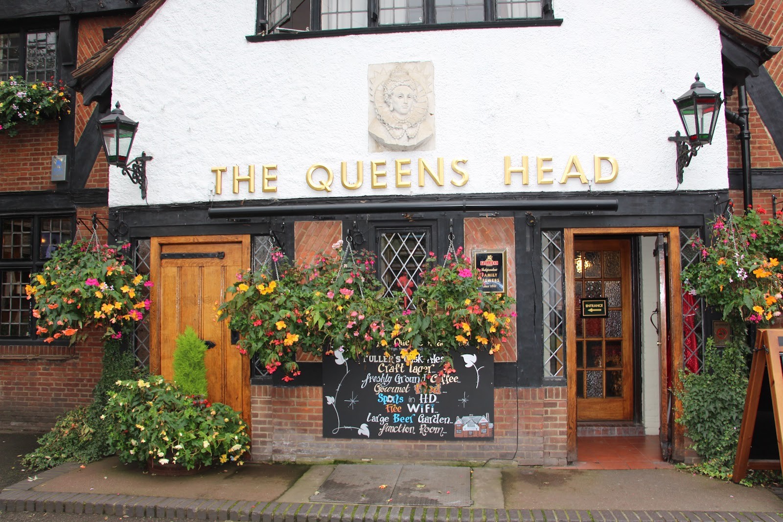 The Queen's Head, Cranford: the place