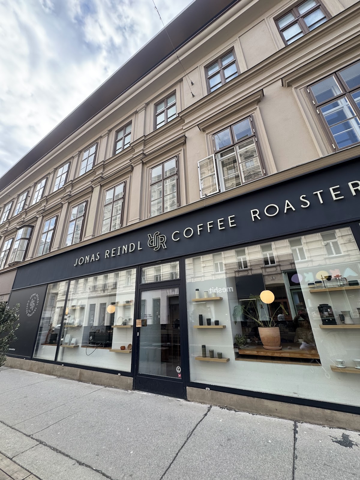 Jonas Reindl Coffee Roasters: the place
