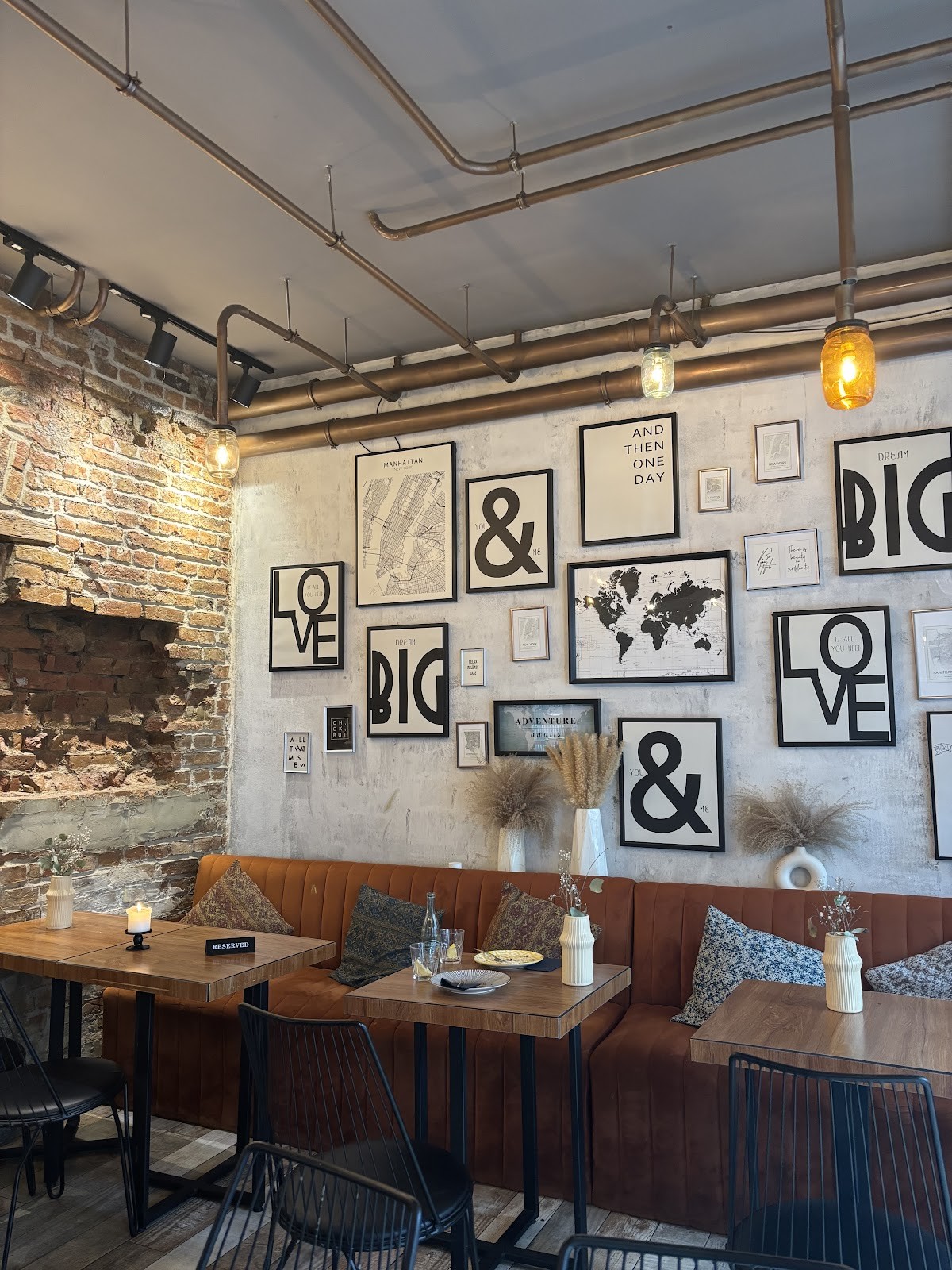 Ezim Cafe: the place