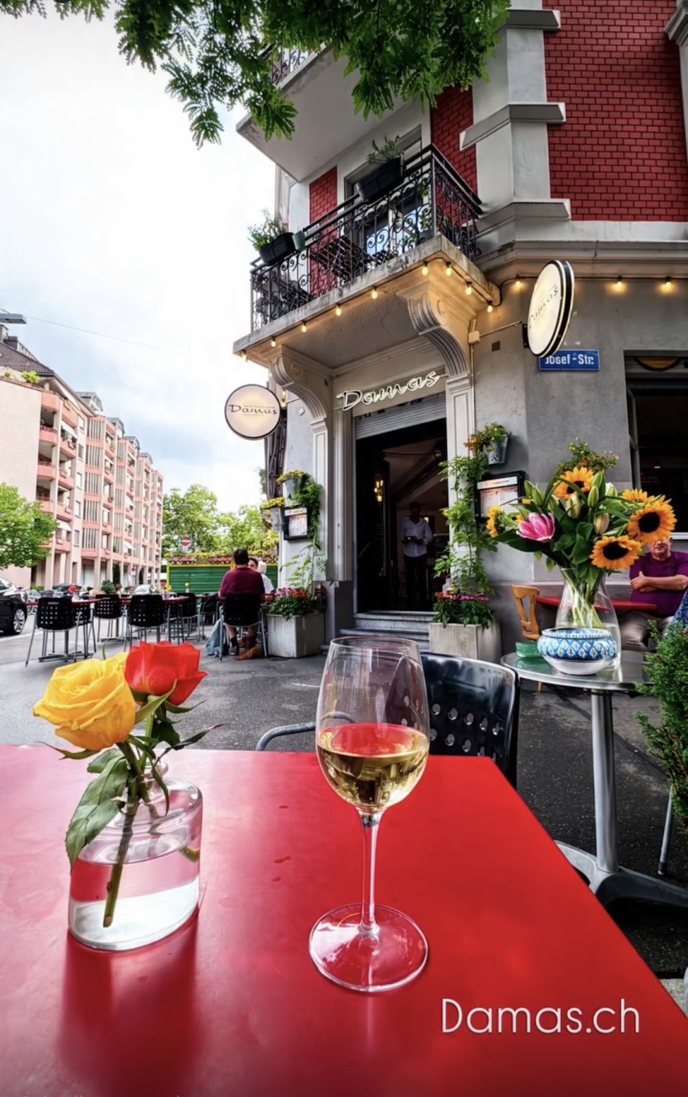 Restaurant DAMAS Josefstrasse: the place