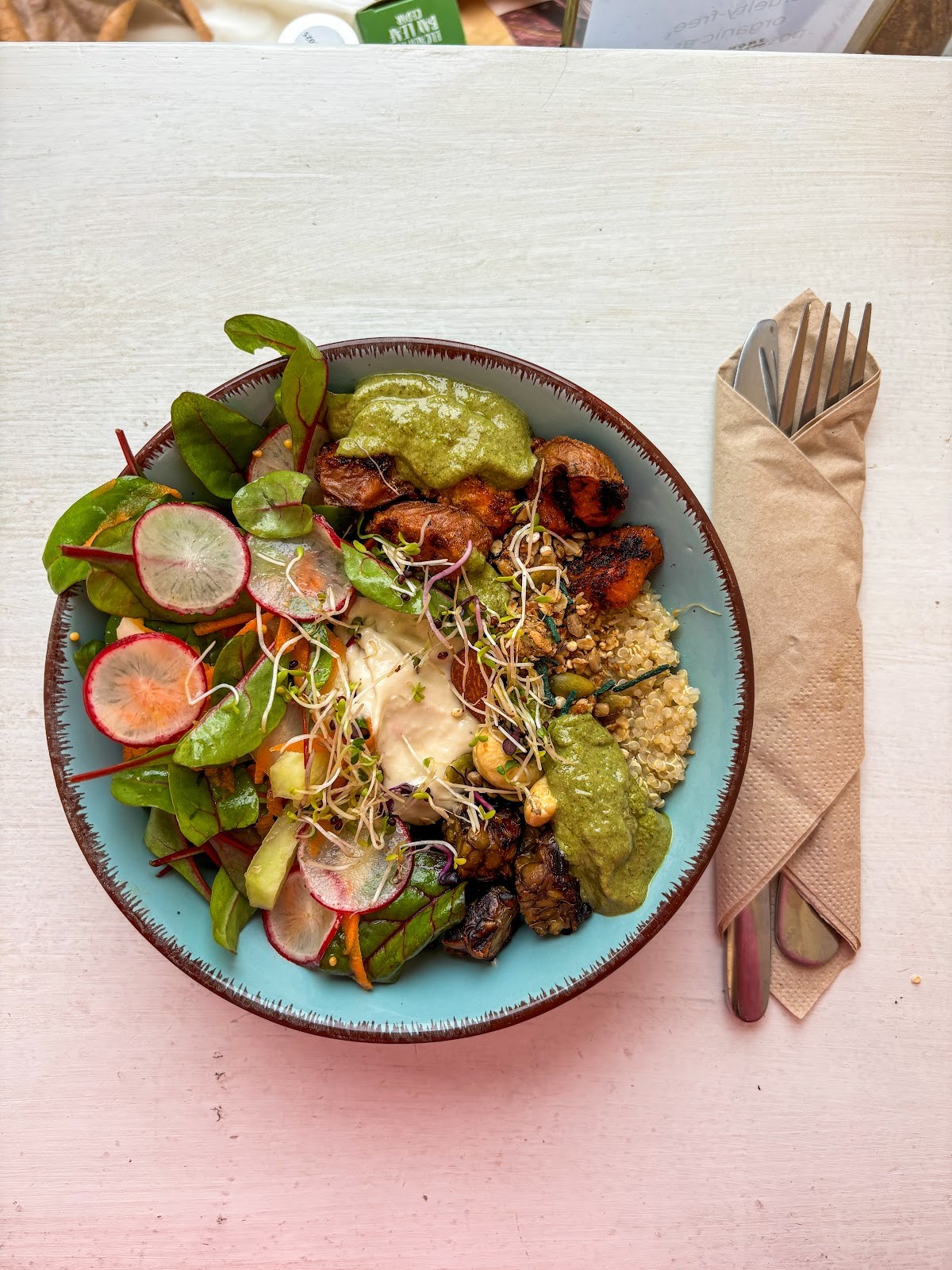VIBE Superfood Bistro: food & drinks