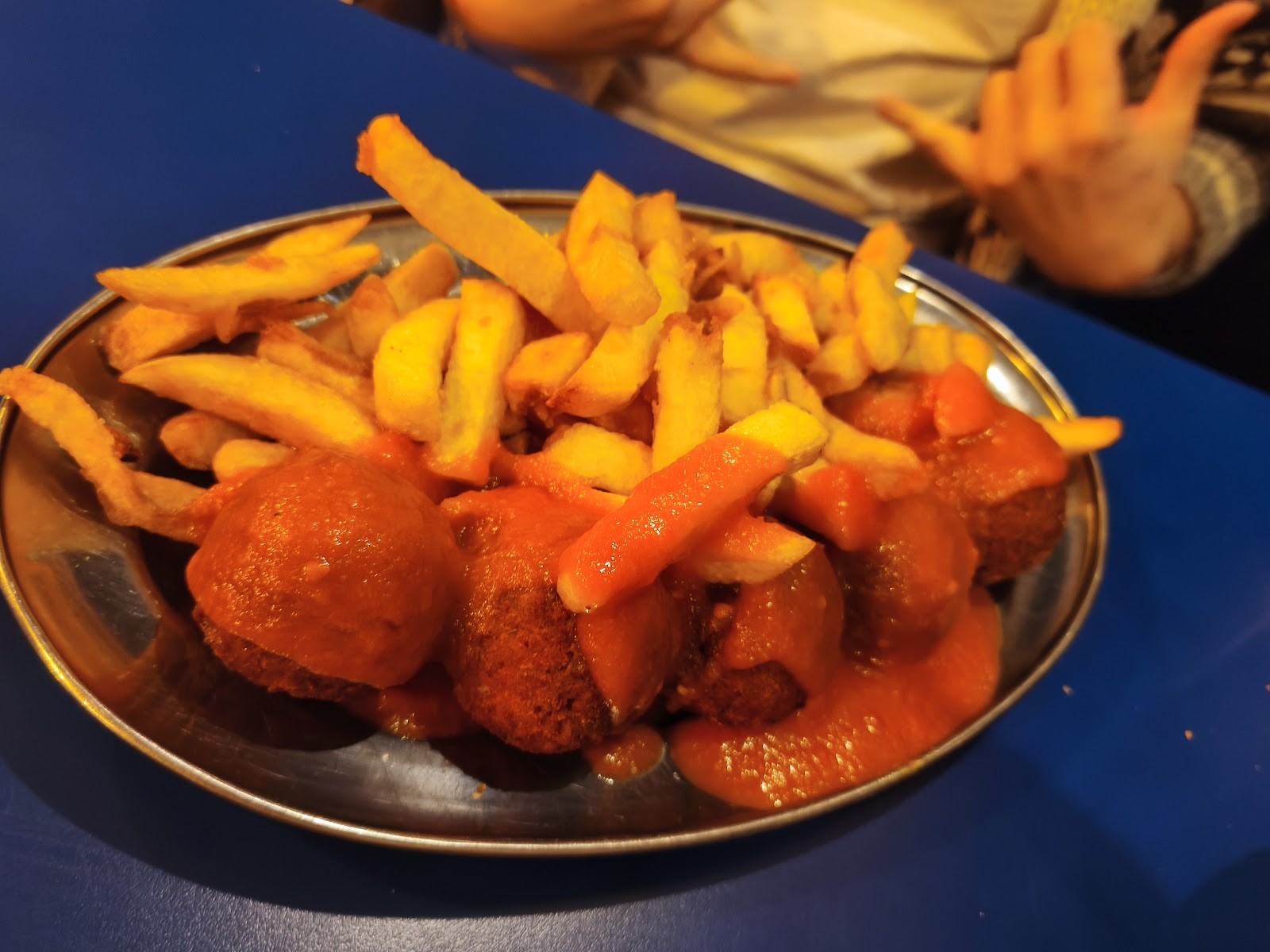 B13 bar: food & drinks