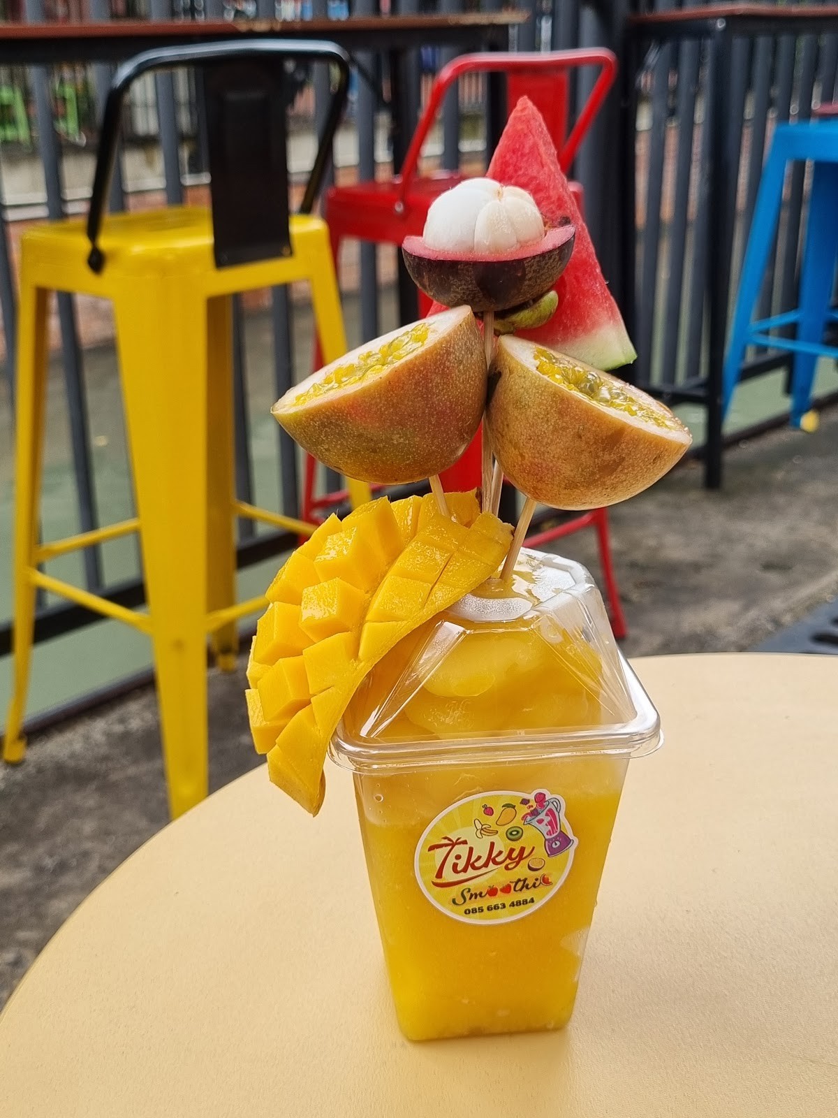 Tikky smoothie: food & drinks