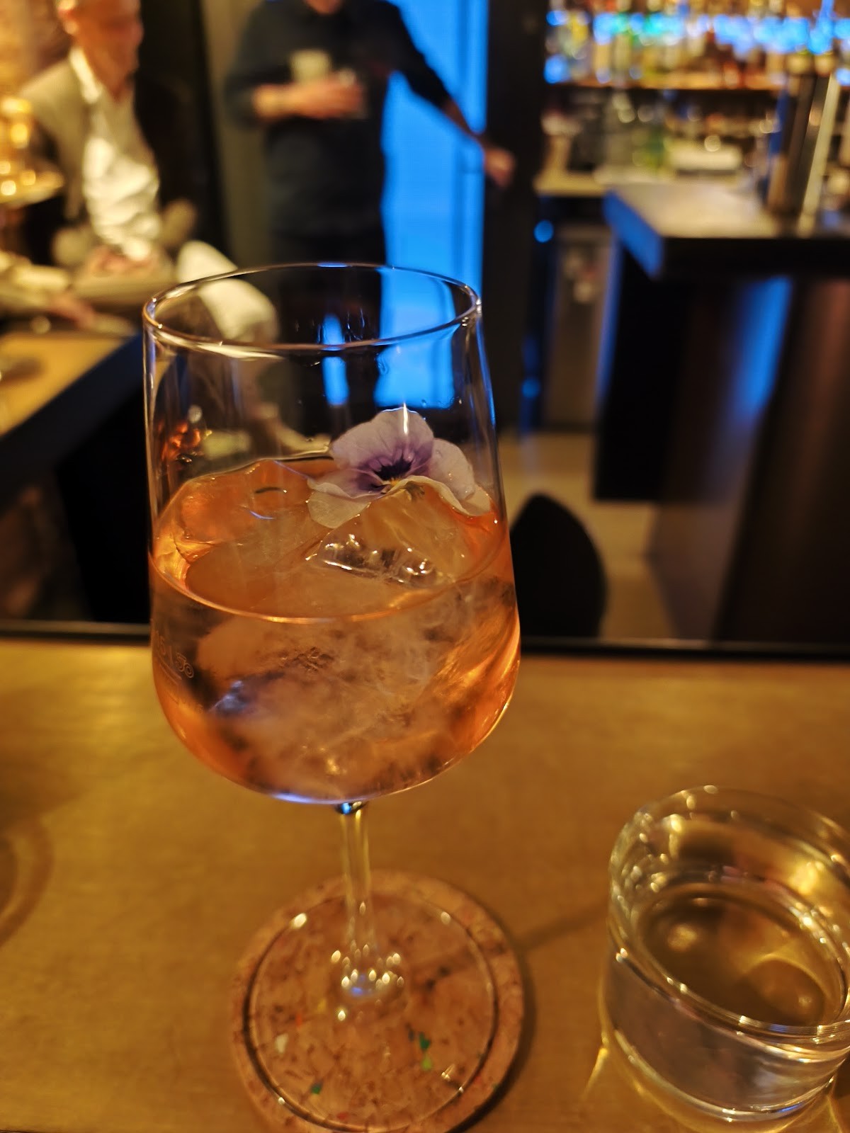 SEVEN SWANS: food & drinks