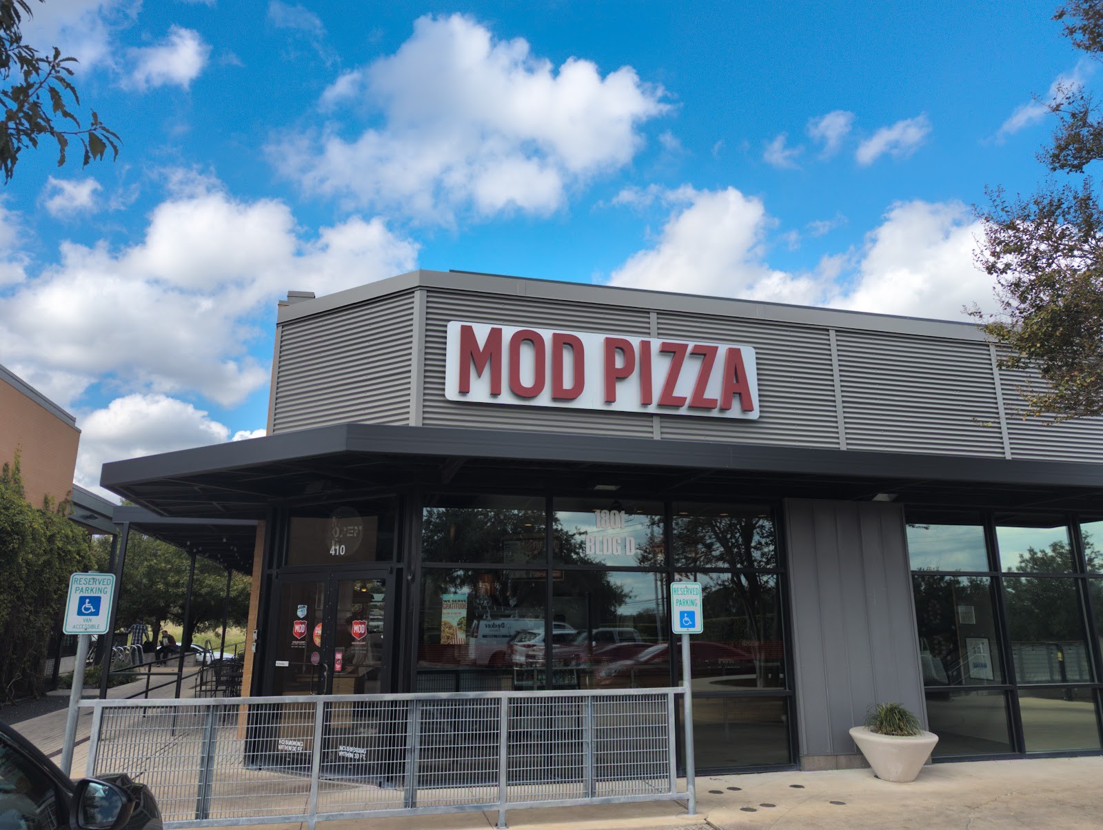 Mod Pizza - Mueller Market: the place