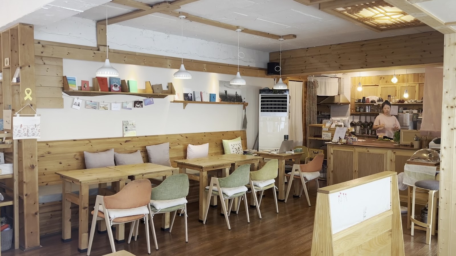 Maju Story (Organic vegan cafe): the place