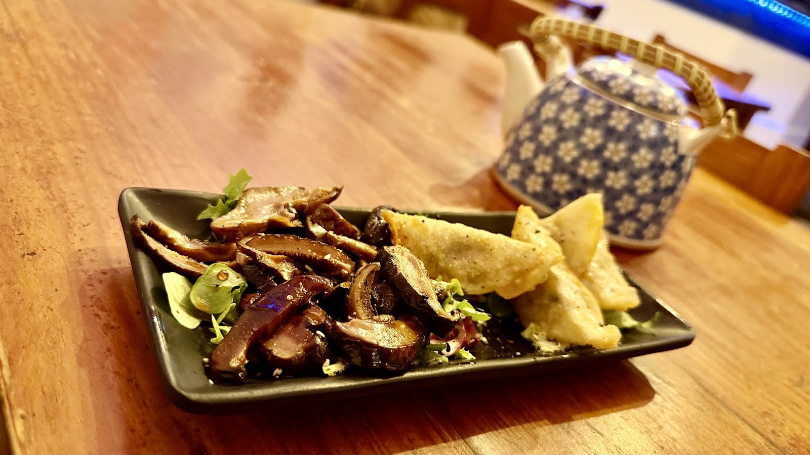 Legumi Sushi Vegan: food & drinks