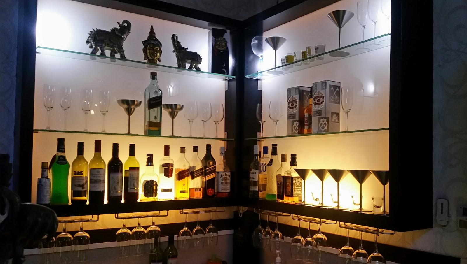 Clove Chill And Grill Indian Restaurant: the place