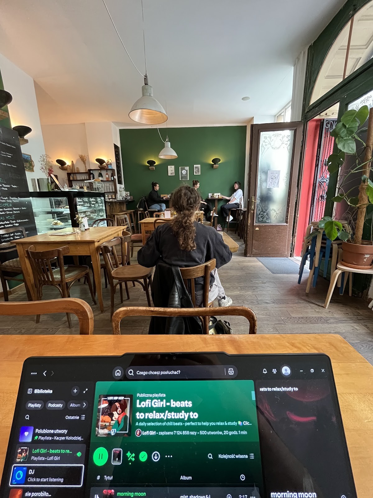 Café später Vogel: the place