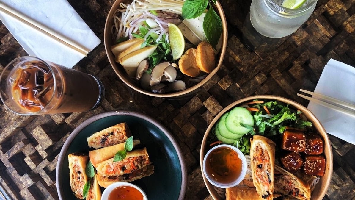Khoe: food & drinks