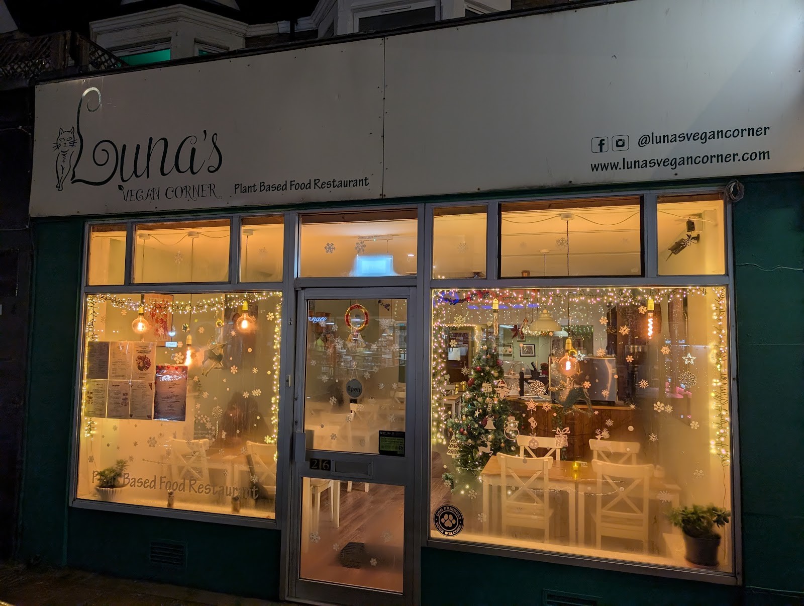 Luna's Vegan Corner: the place