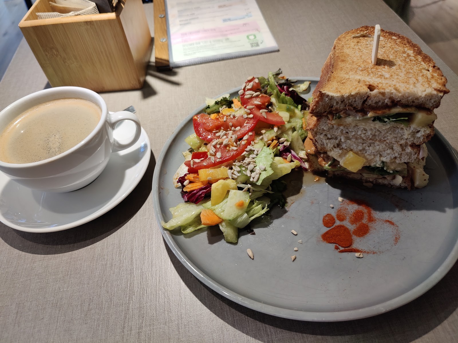 Katzentempel Munich: food & drinks