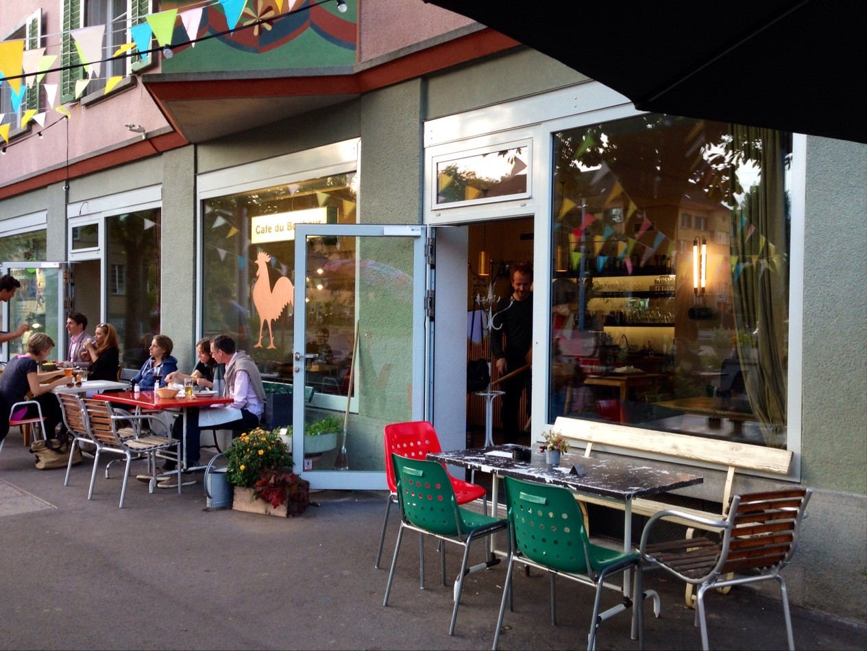 Café du Bonheur: the place