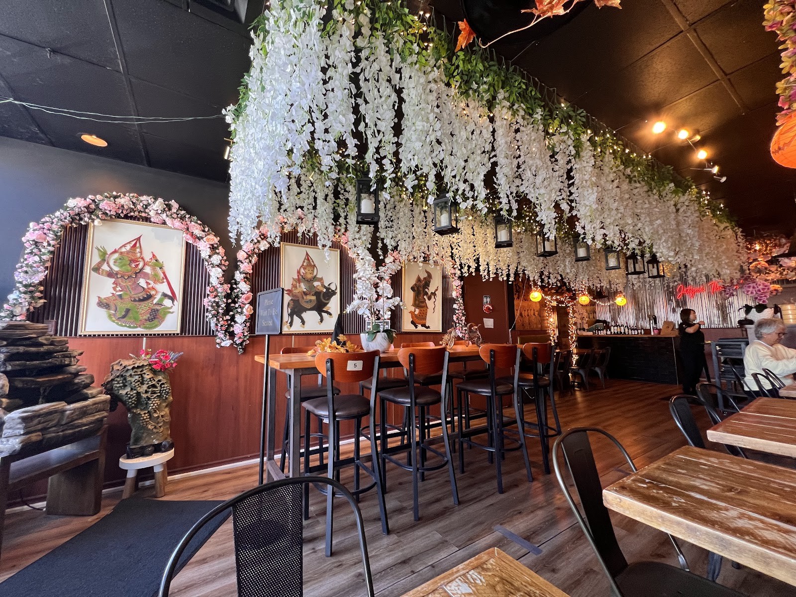 Jatujak Thai Restaurant - Victoria Park Ave: the place