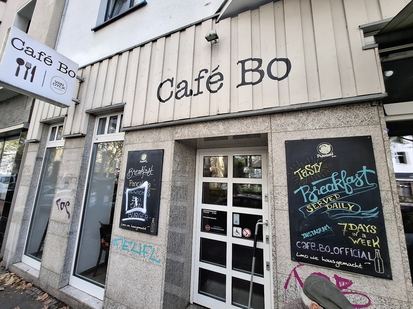 Café Bo: the place