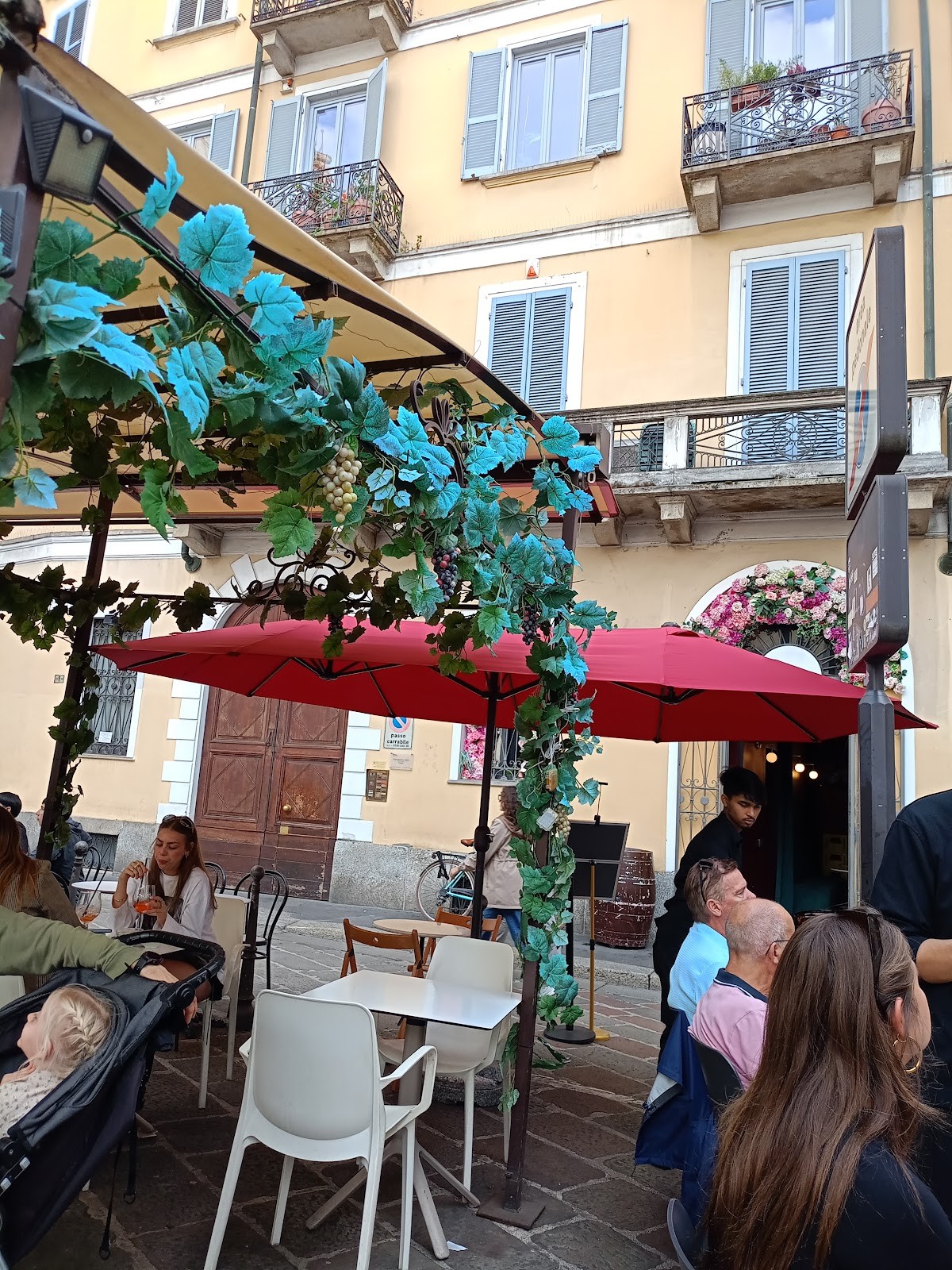 Bar Principe Piazza Sant Alessandro: the place