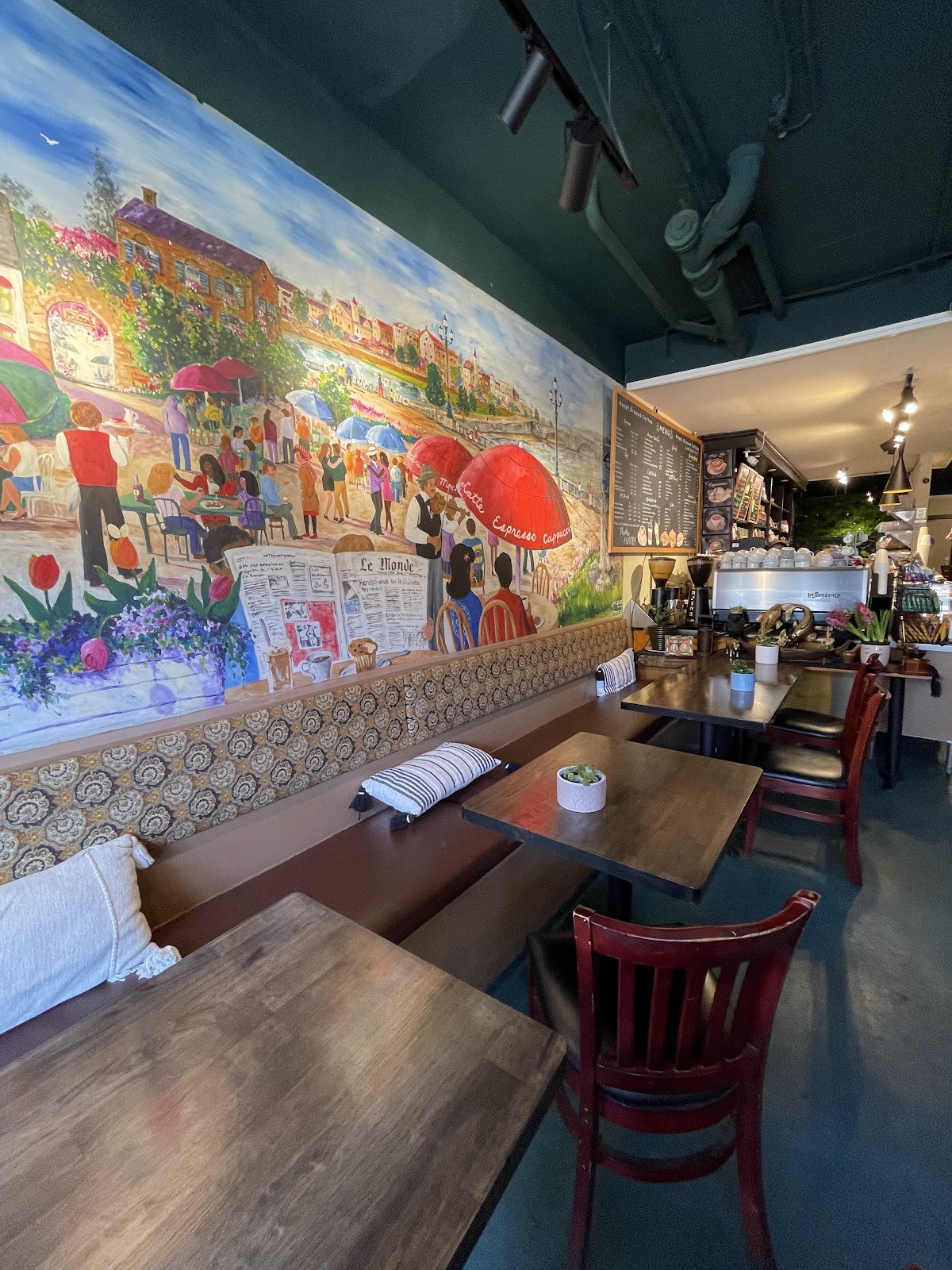 Royal Ground Coffee: the place