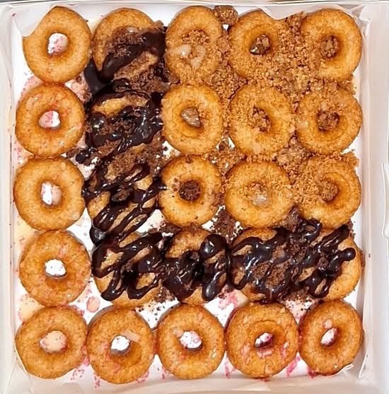 Chani's Donuts: food & drinks