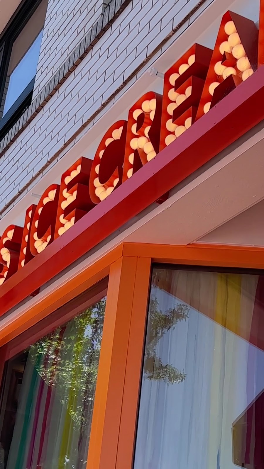 Jeni's Splendid Ice Creams: the place