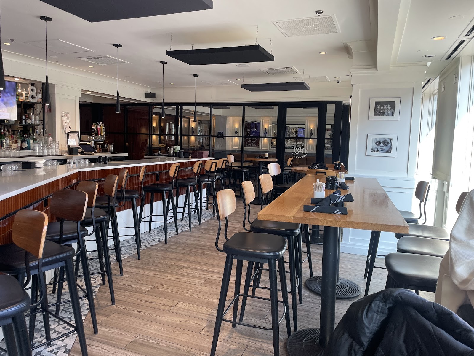 1310 Kitchen and Bar: the place
