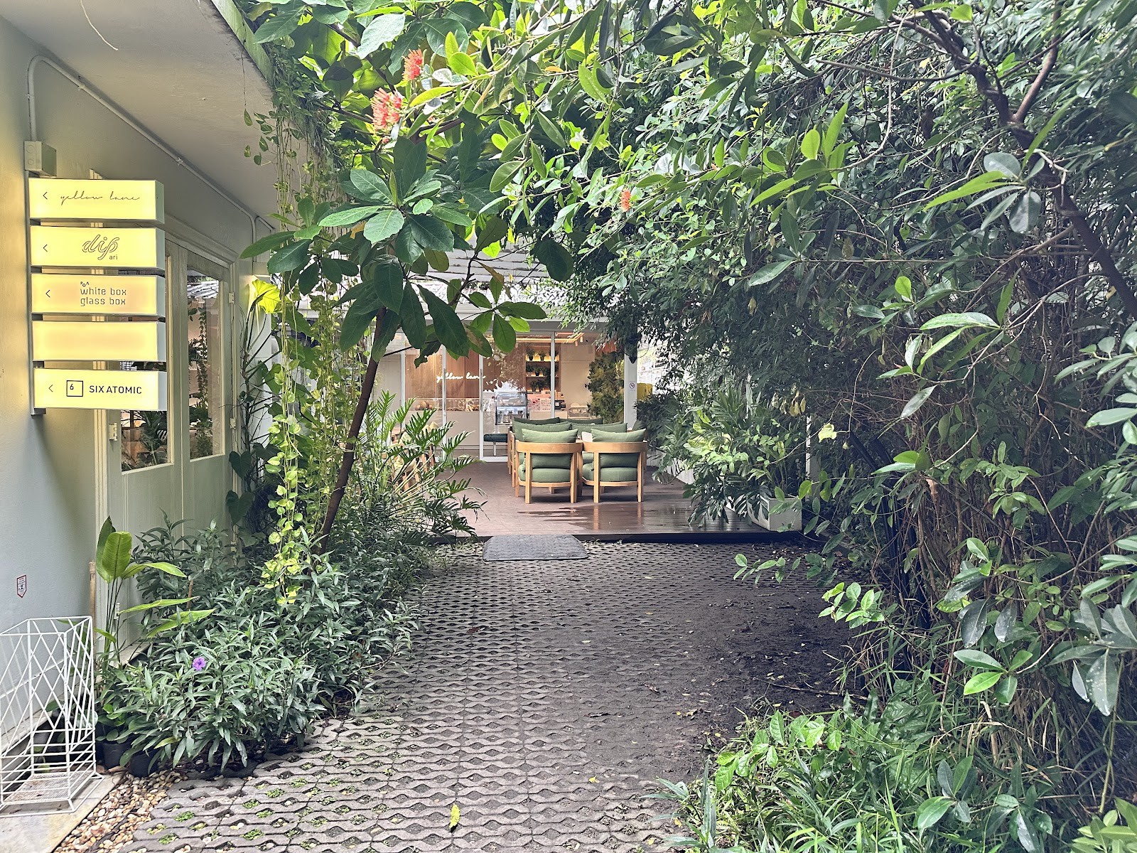 Yellow Lane Cafe: the place