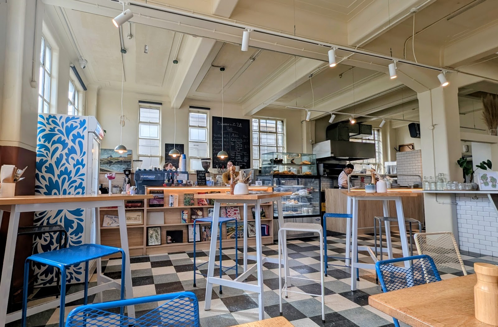 La Belle Poste Café: the place