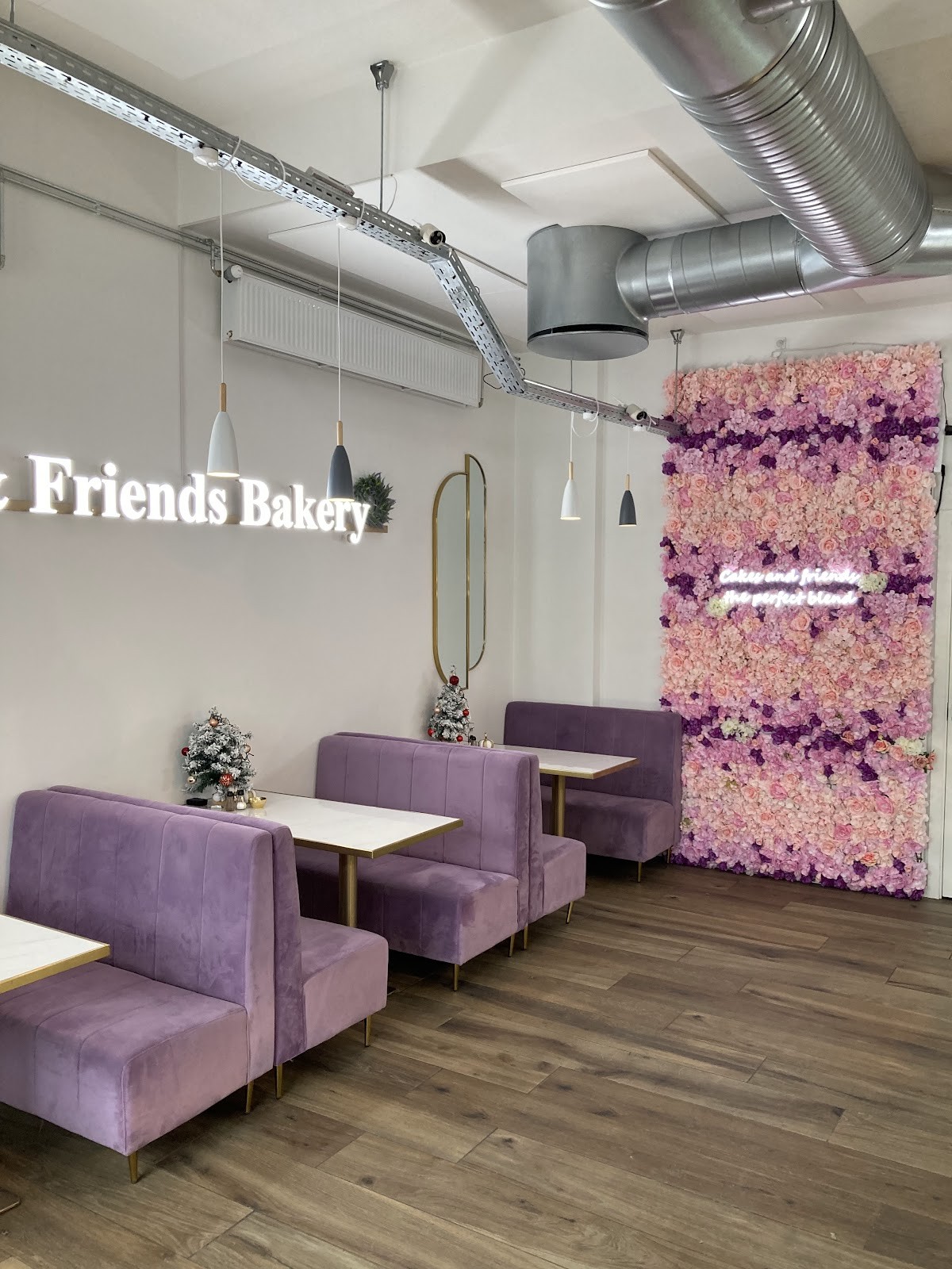 Cakes and friends Bakery: the place