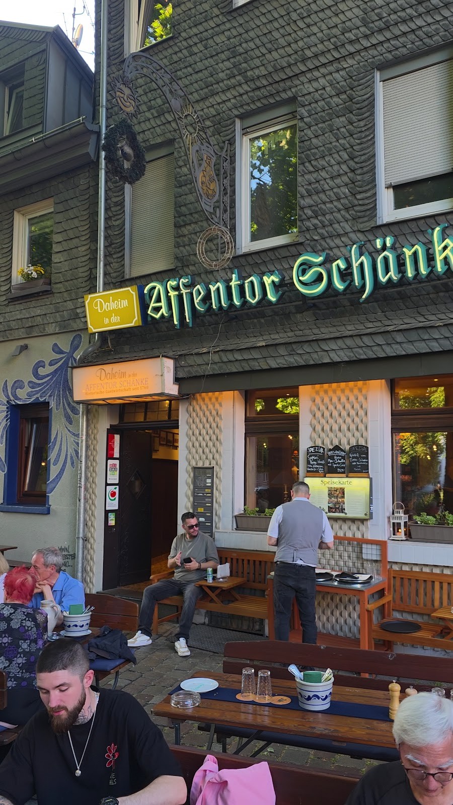 Daheim in der Affentorschänke: the place