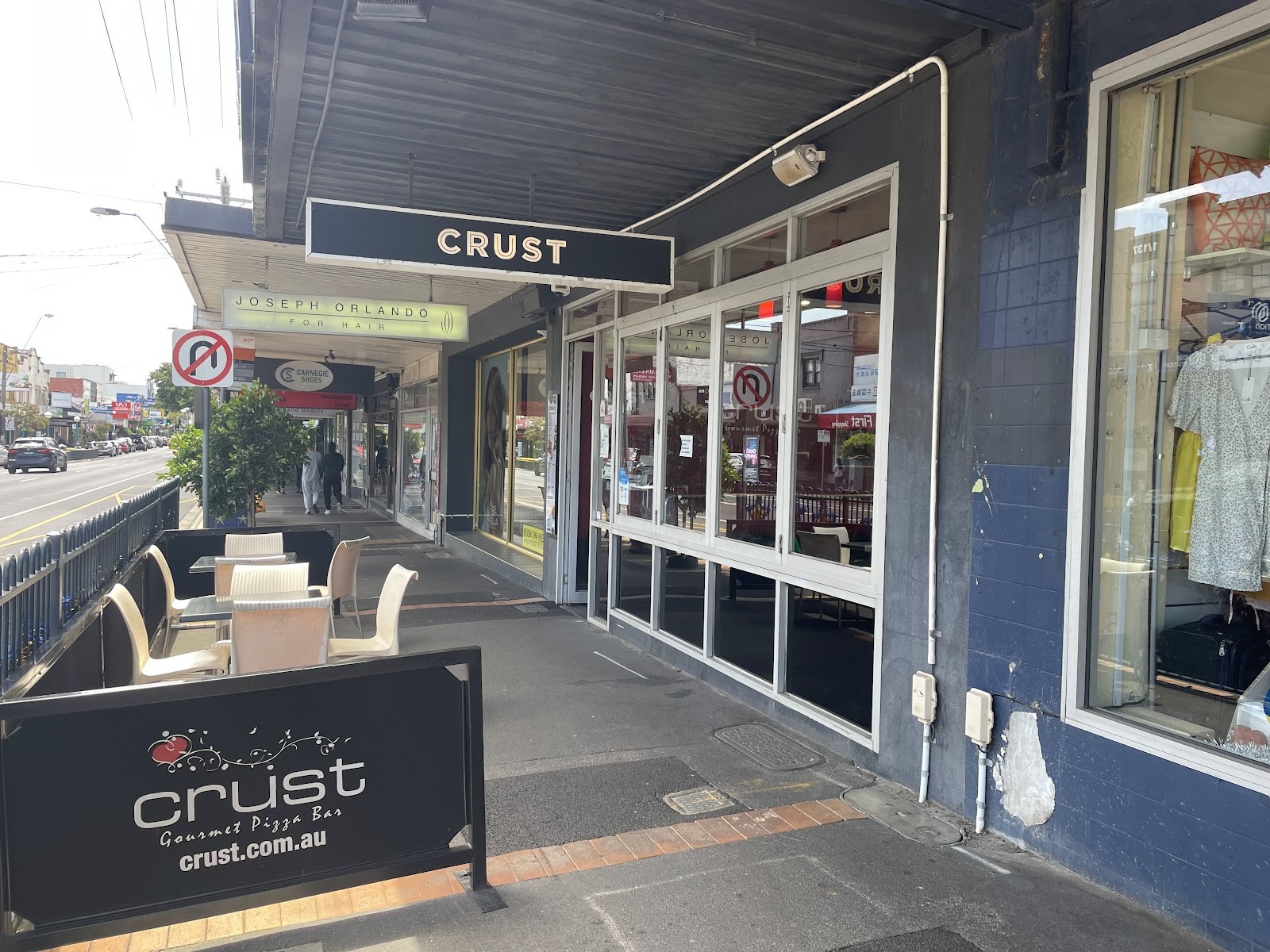 Crust Pizza Carnegie: the place