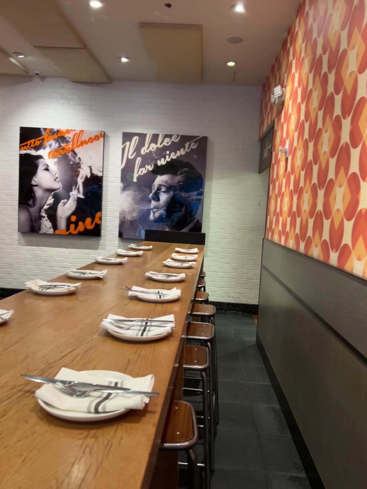 Delarosa Downtown: the place