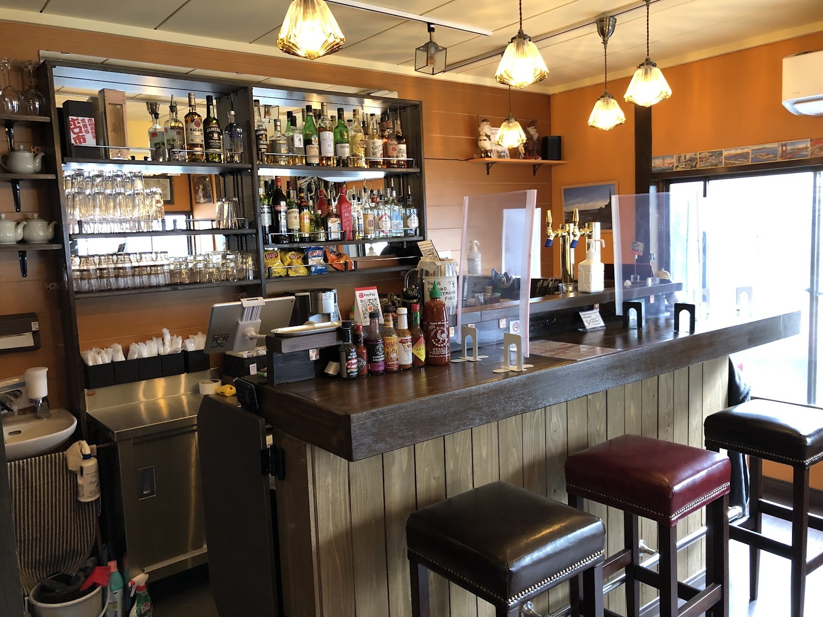 Harry's Sandwich Company: the place