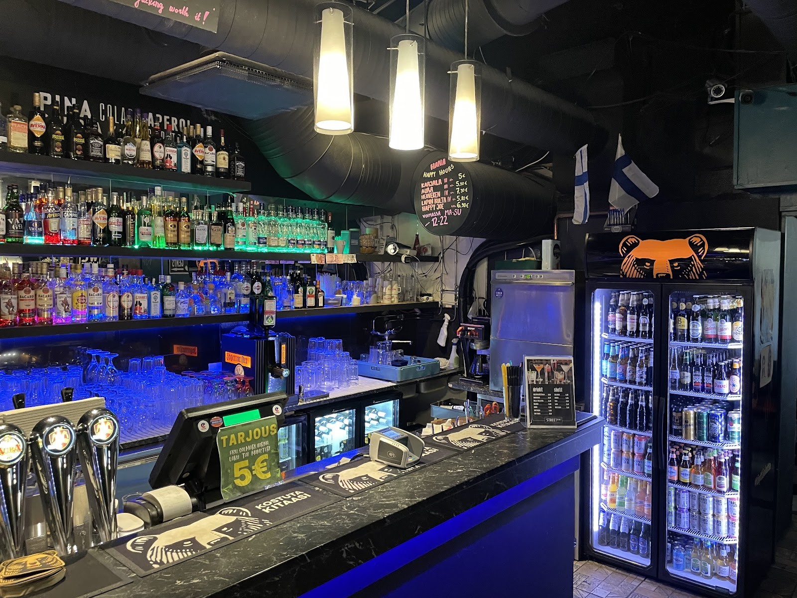 Street Bar: the place