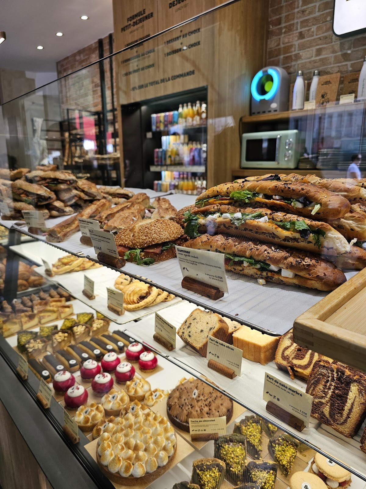 Land&Monkeys Les Halles: food & drinks