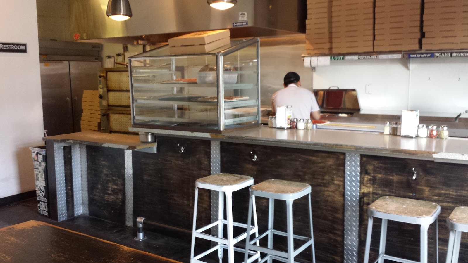 Garage Pizza: the place