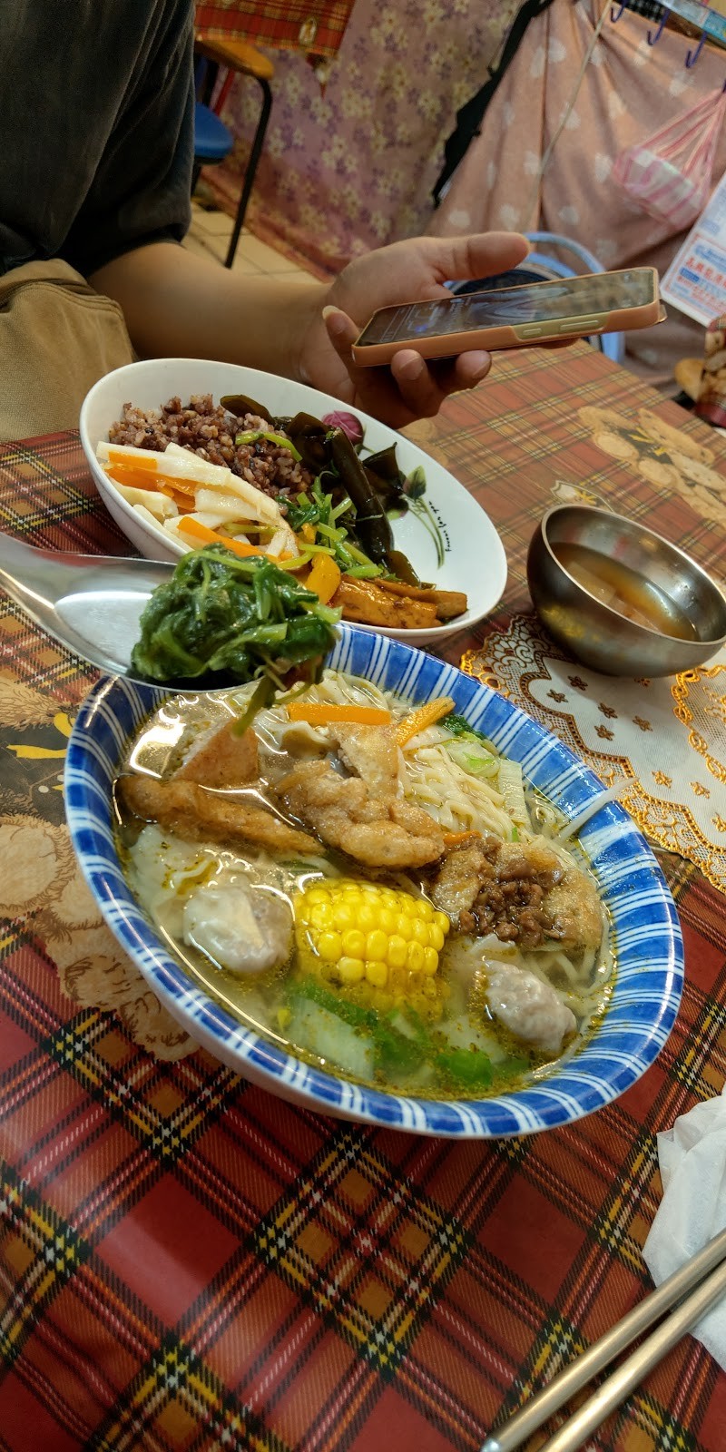 Zhāng TàiTài 張太太緣素食: food & drinks