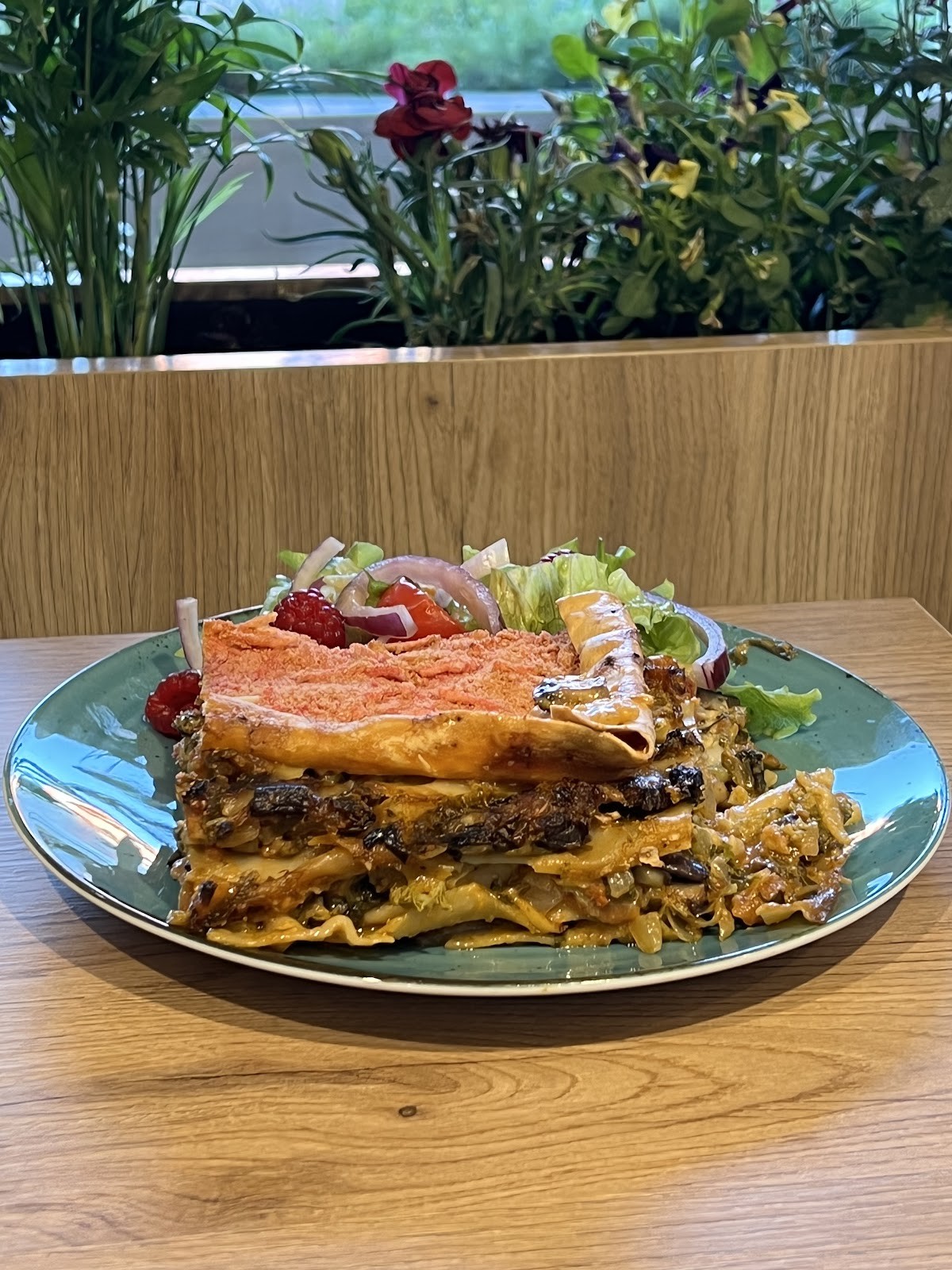 Gaya Veggie Market & Coffee Shop: food & drinks