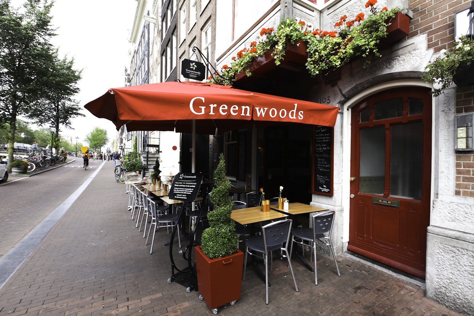 Greenwoods Singel: the place