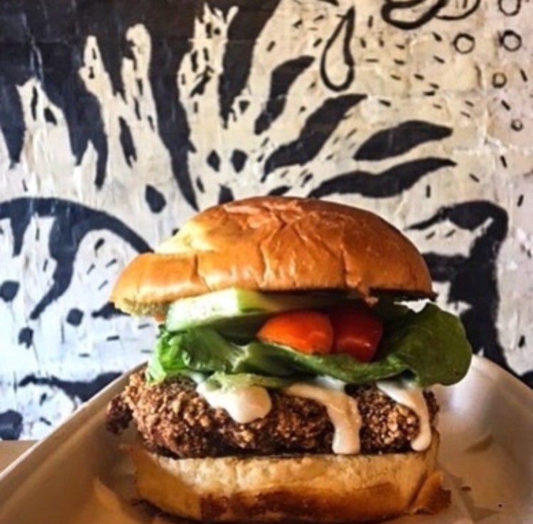 Pow Pow: food & drinks