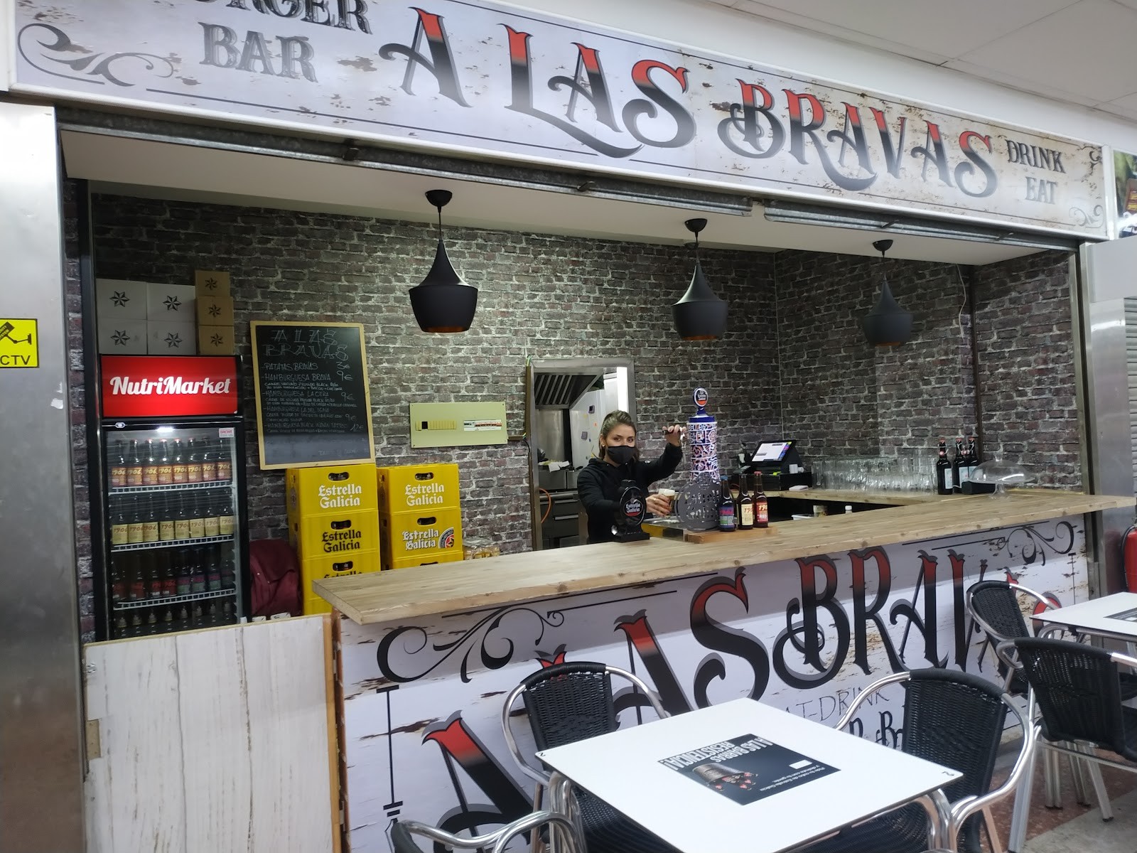 A las Bravas - Burger Bar Vallecas: the place