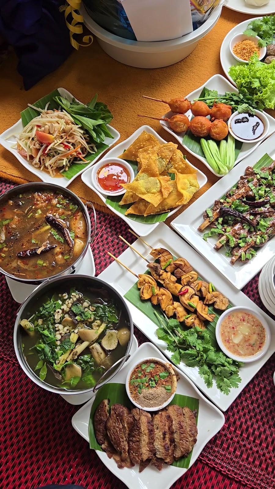 Tammang Sathorn-Charoenraj Isaan Vegan ตำมัง สาทร-เจริญราษฎร์ อีสาน เจ มังสวิรัติ วีแกน: food & drinks