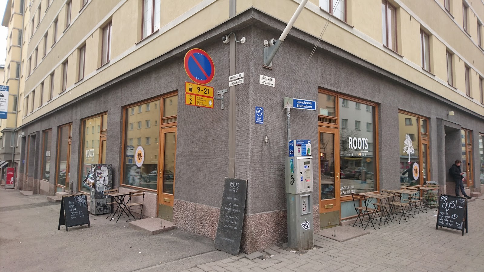 Roots Helsinki Yoga Studio & Cafe: the place