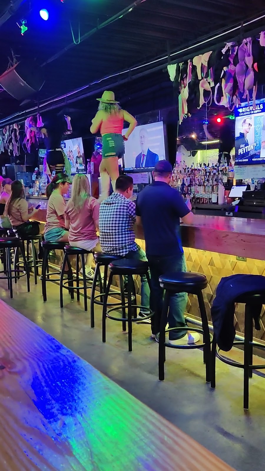 Coyote Ugly Nashville: the place