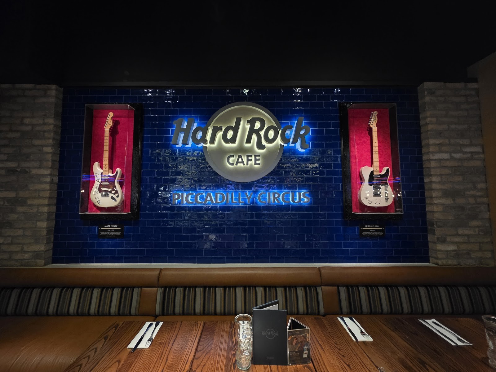 Hard Rock Cafe - Piccadilly Circus: the place