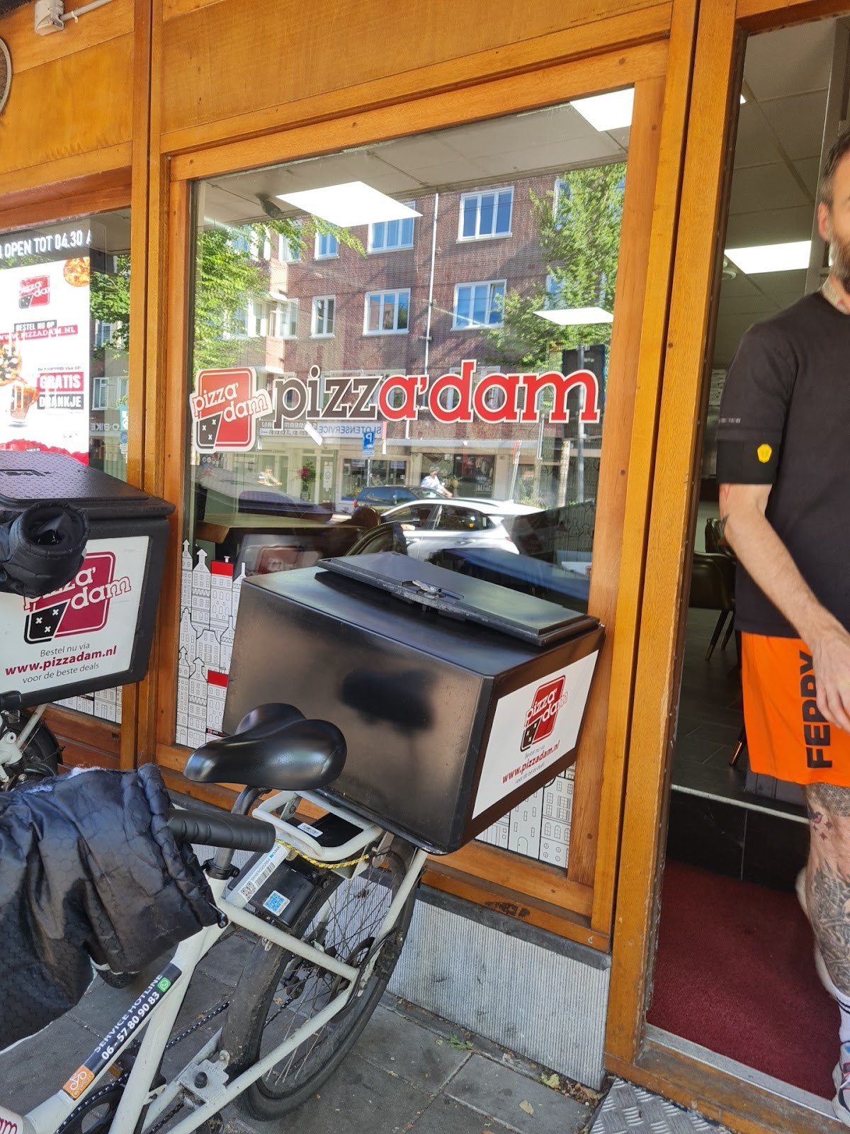 Pizzadam Amsterdam Zuid: the place