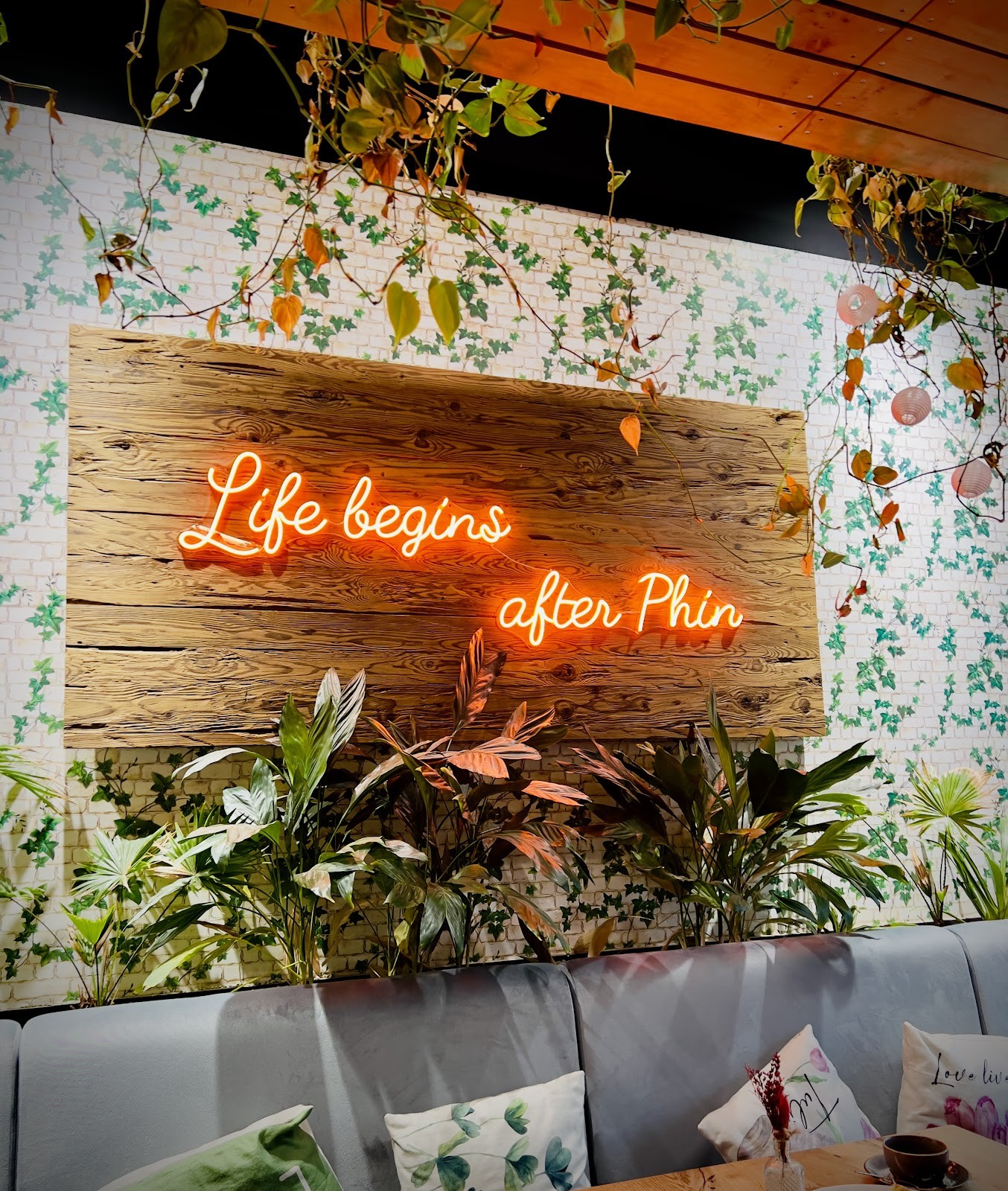 Là Phin Café & Bar: the place