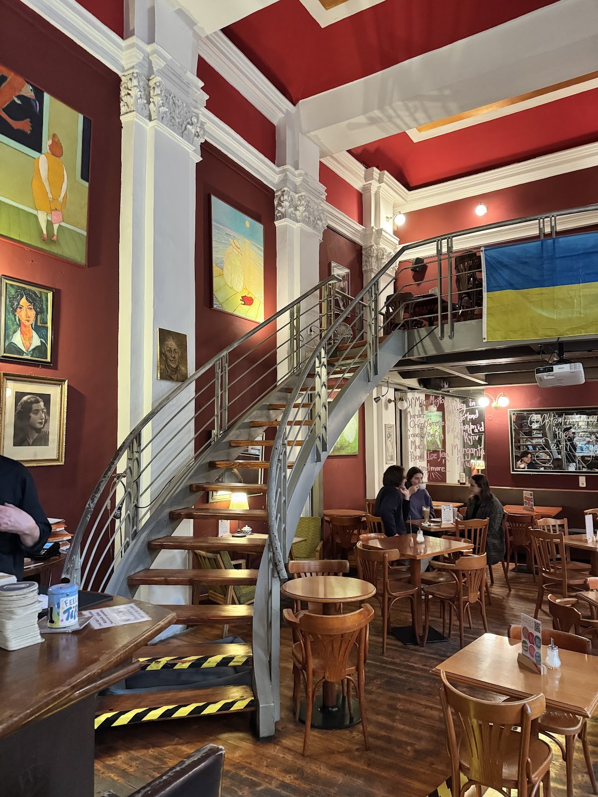 The Globe Bookstore And Café: the place