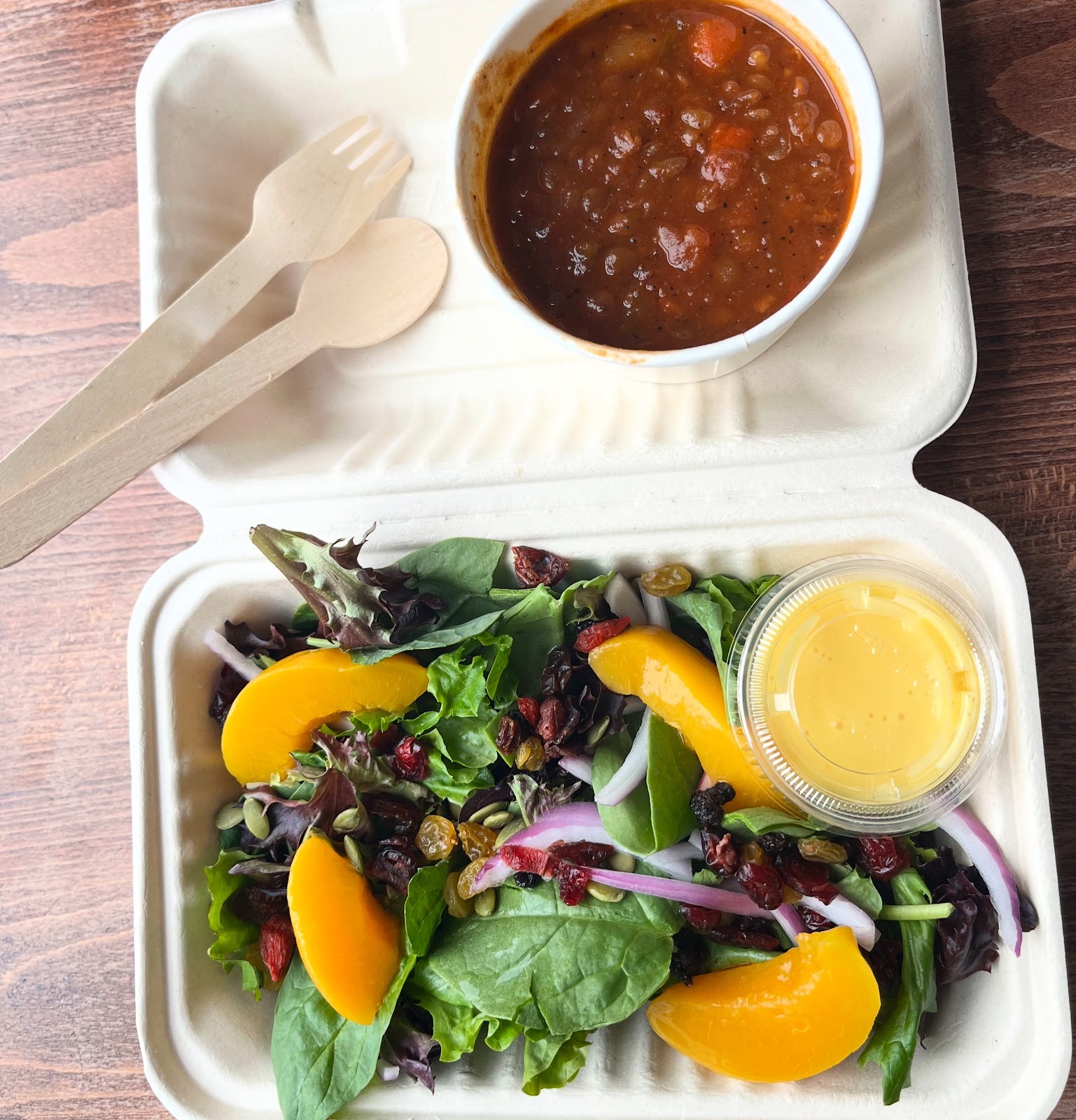 Luhv Vegan Bistro: food & drinks