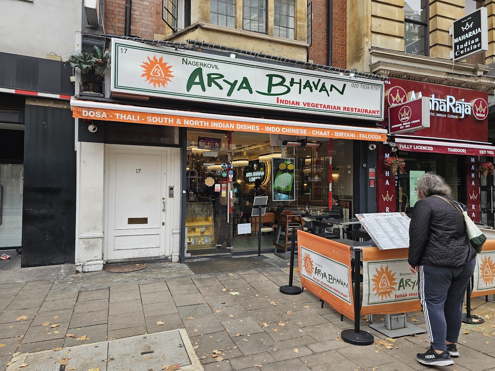 Saravana Bhavan - Arya Bhaven: the place